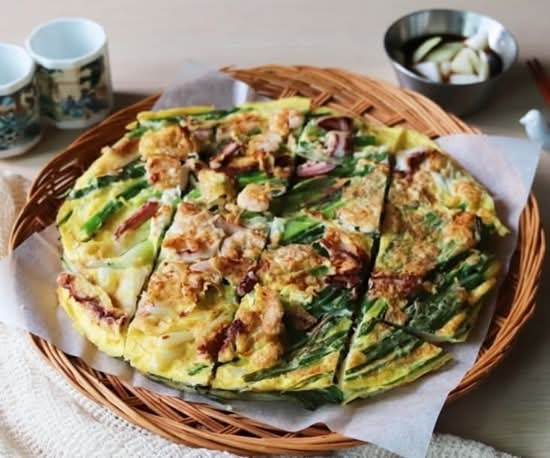 Seafood Pan Cake (Haemul Pajeon) (해물파전 韩式海鮮煎餅)